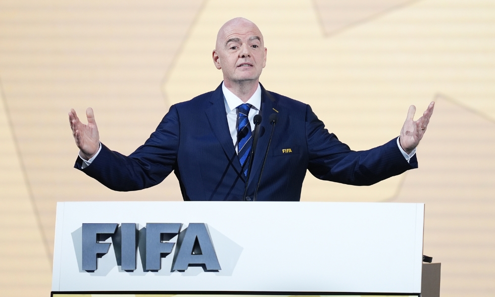 闻发布会上 闻发布会上